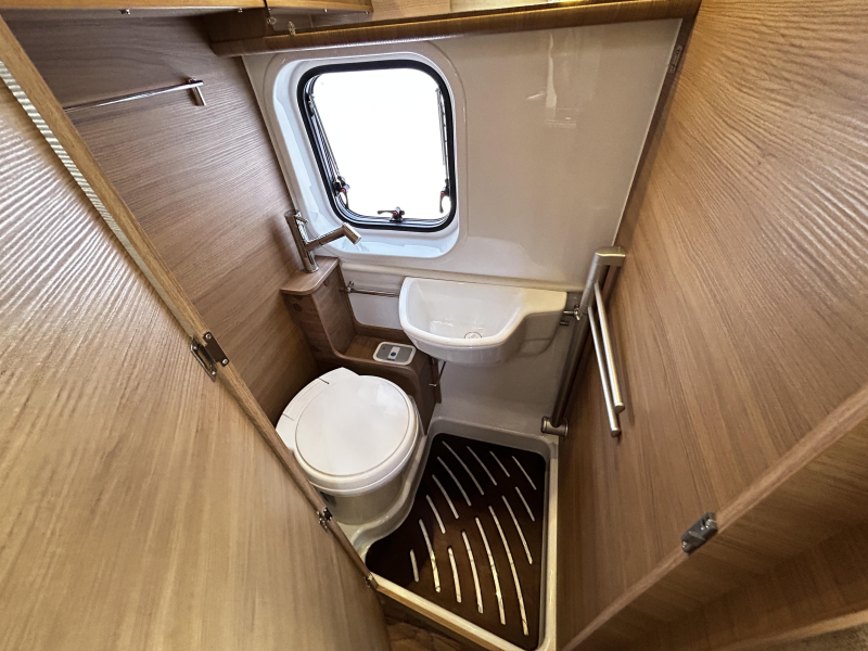 Karmann Davis 590 Transverse bed/2017/Euro6/Airco photo: 12