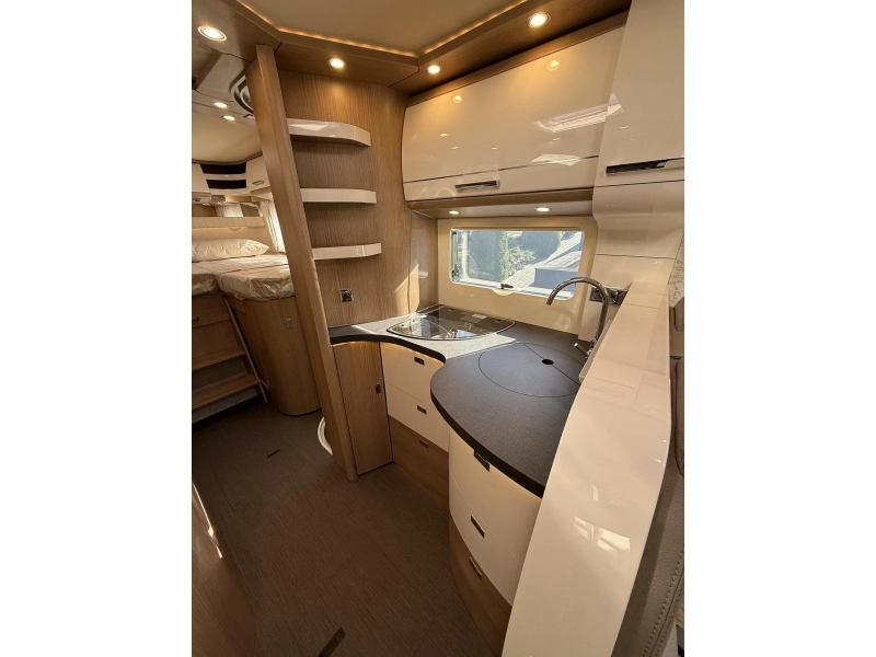 Carthago C1-Tourer 149 LE - MERCEDES-ENKELE BEDDEN  foto: 11