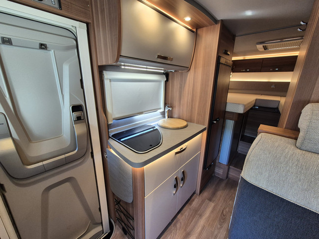 Weinsberg CARACOMPACT 600 MEG R 57 131 CV CAMAS INDIVIDUALES PORTABICICLETAS BEARLOCK foto: 16