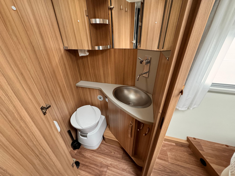 Knaus Sun Ti 700 LX Premium con cama Queen foto: 12