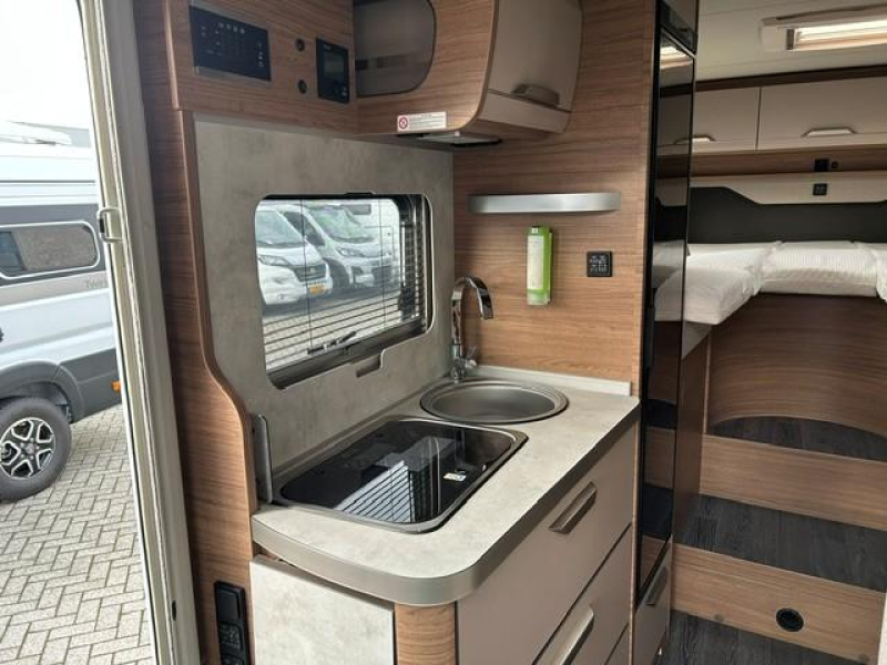 Knaus Van Wave 640 MEG Enkele bedden & hefbed  foto: 9