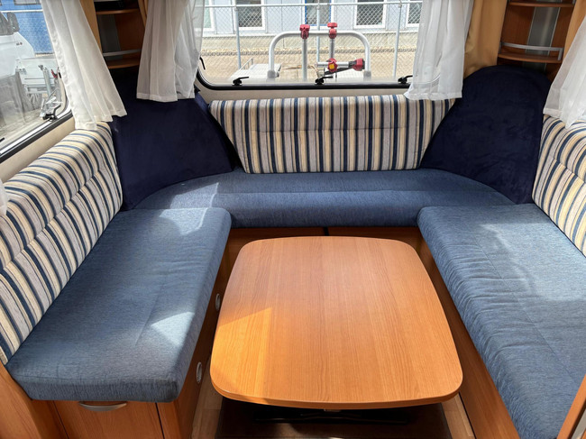 Knaus Azur NL-Premium line | Caravanmover | Fietsenrek | | Douche | 3-Pits gasfornuis | Koelkast + vriesvak foto: 15