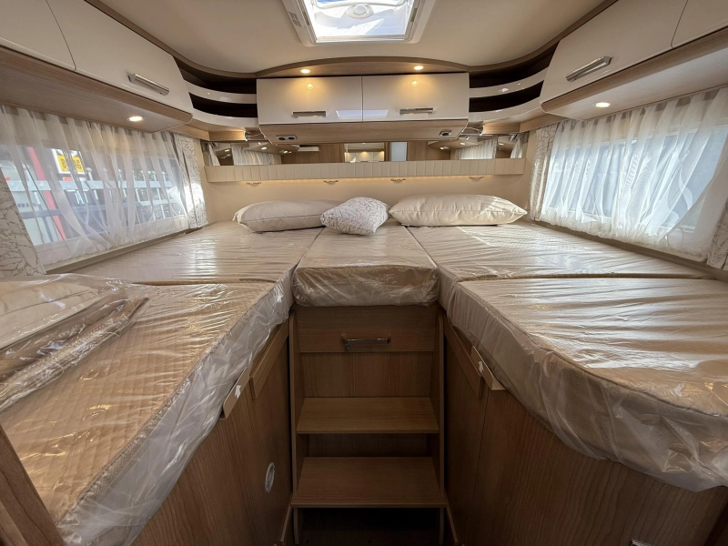 Carthago C1-Tourer 149 LE - MERCEDES-ENKELE BEDDEN  foto: 13