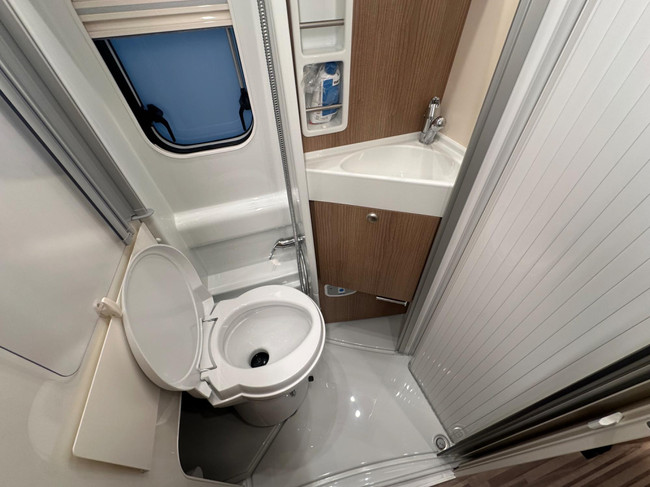 Malibu Van Diversity 600 DB K Charming GT Skyview foto: 8
