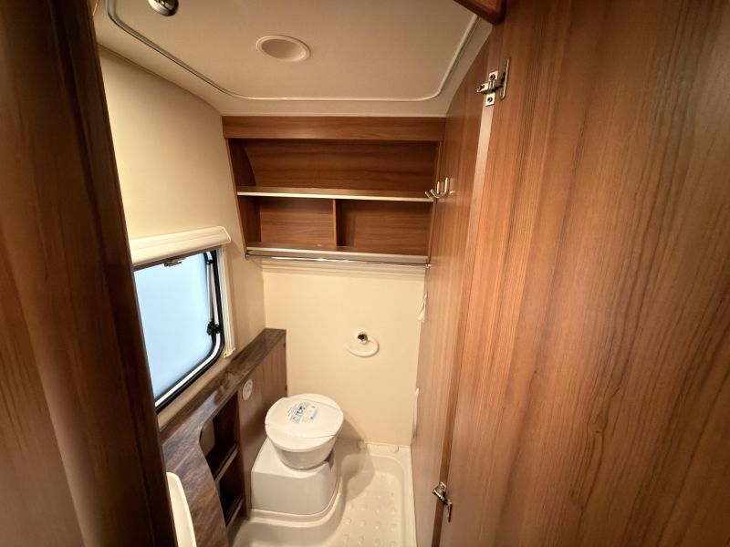 Knaus Sudwind Exclusive 580 UF mover+avance+aire acondicionado de banco foto: 11
