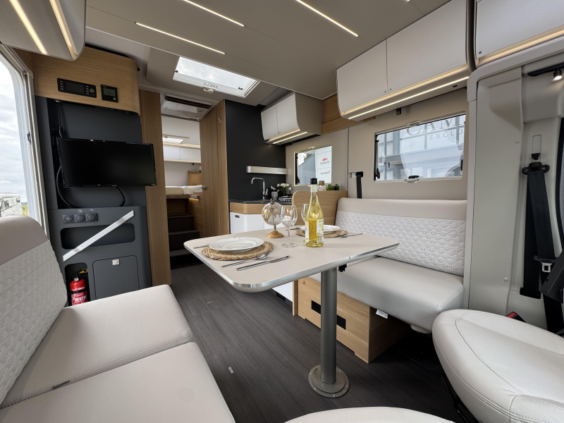 Adria Matrix Plus 670 DL Automaat Omvormer Airco  foto: 1