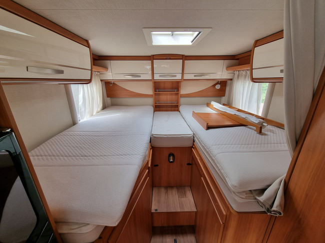 Hymer Exsis 678 | Autom&aacute;tico | Euro-6b | Camas individuales | Cama abatible | C&aacute;mara | Navegaci&oacute;n | &iexcl;Excelente estado! foto: 5