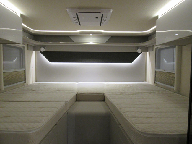 Hymer T585S Mercedes Aut.bj2022 Enkele Bedden+Hefbed 2xAirco foto: 14