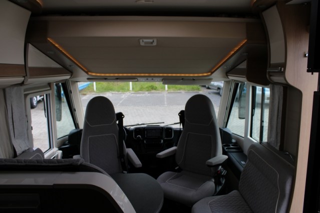 Robuuste AUTOMAAT 180 pk Malibu I 490 LE by Carthago hef-en enkele lengte bedden (124  foto: 29