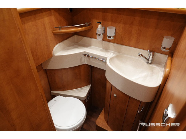 Carthago CHIC C-LINE i 4.9 5 persoons 150Pk | Lengte bedden | Dakairco foto: 13