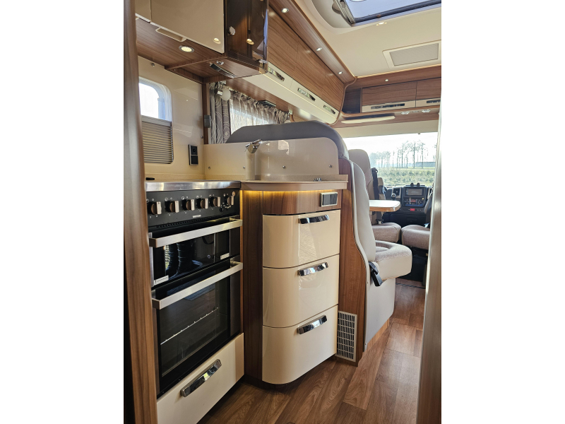 Hymer B678 Premium Line enkele bedde  foto: 10