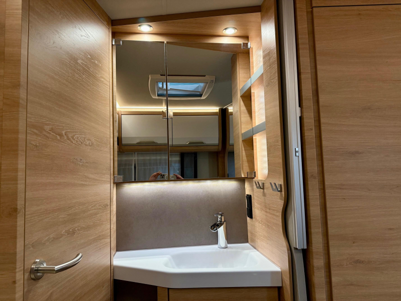 Knaus Sudwind Black Selection 450 FU modeljaar 2026  foto: 8