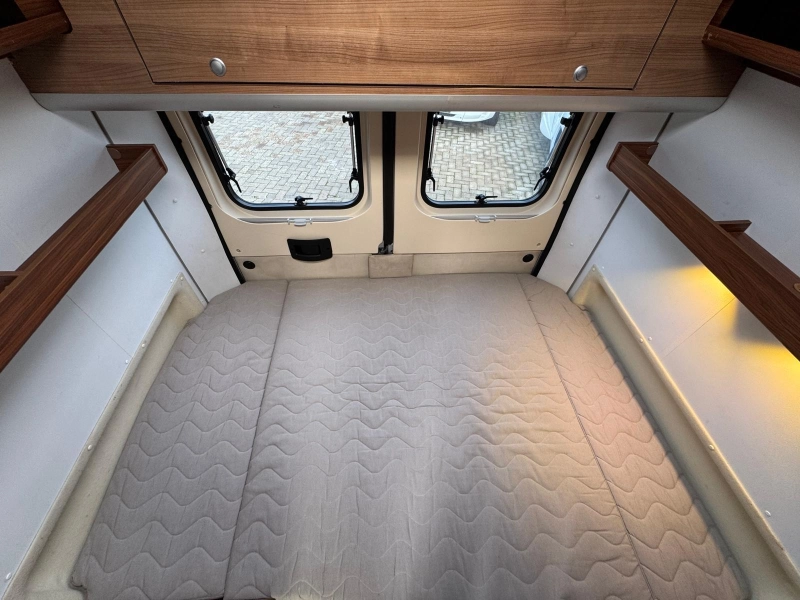 Adria Twin 640 SLX Vastbed top-Indeling  foto: 15