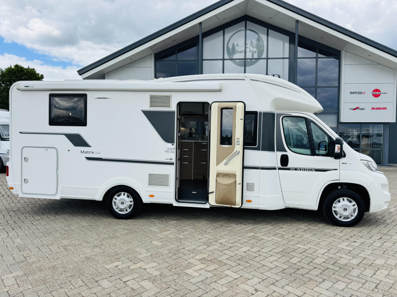 Adria Matrix Plus 670 DC Queensbed Hefbed Omvormer  foto: 6