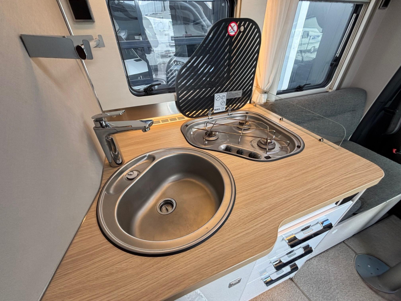 Hymer Tramp 685 topstaat face to face zit  foto: 11