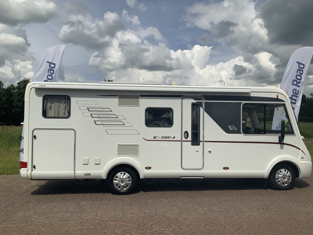 Hymer Exsis-I 674 EX 2.3 MultiJet 160 PK,Integraal,Motor-airco, 2 Lengte-bedden, Hef-bed, Garage, Trekhaak, etc, etc. Camper centrum on the road  foto: 41