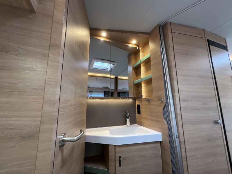 Knaus Sudwind Black Selection 540 FDK STAPELBED-GRATIS MOVER Foto: 9