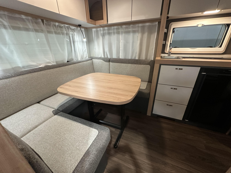 Knaus Sport 450 FU fransbed / rondzit | A69  foto: 6