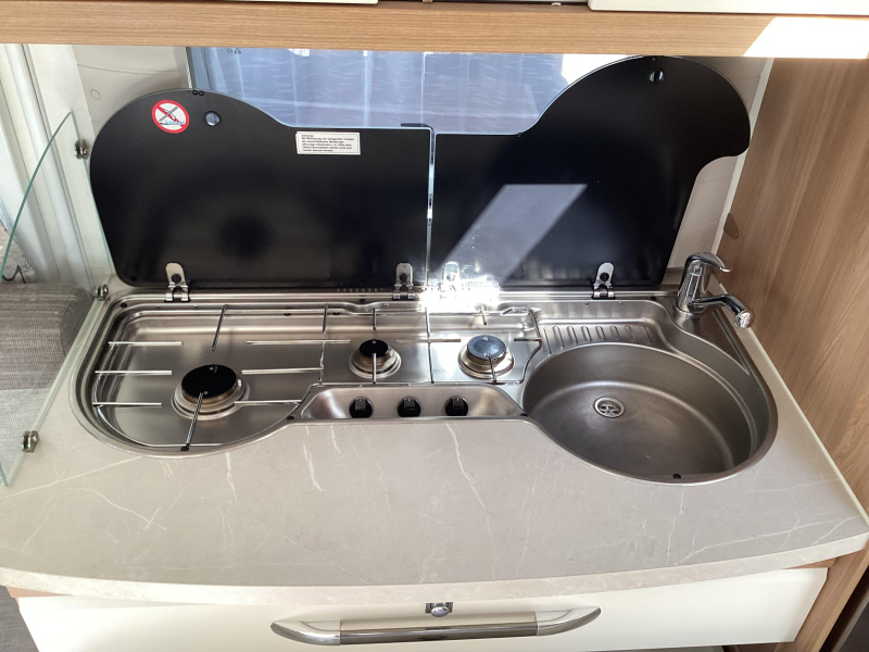 Hobby De Luxe 460 UFE omnistor foto: 14