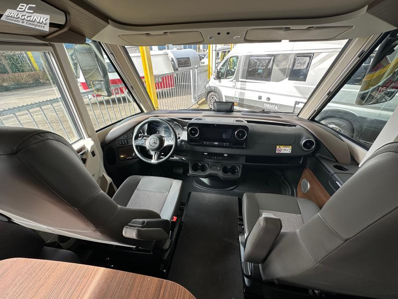 Carthago C-line I 4.9 LE photo : 4