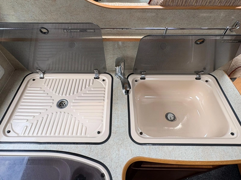 Fleurette Migrateur 73 LM Cama Queen, Aire Acondicionado, Comedor foto: 13