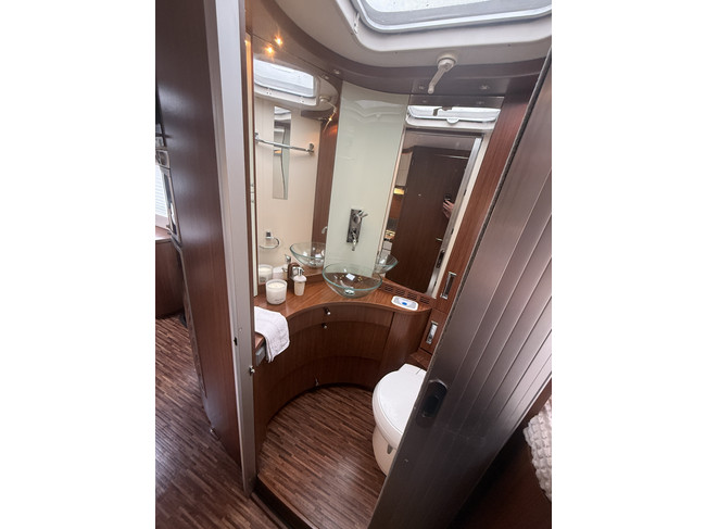 Hymer S 790 150 PS sehr luxuri&ouml;se Ausf&uuml;hrung franz&ouml;sisches Bett + Hubbett XXL K&uuml;hlschrank Backofen Markise Leder Klimaanlage Kamera TV elektr. Satelliten-TV gro&szlig;e Garage Foto: 18