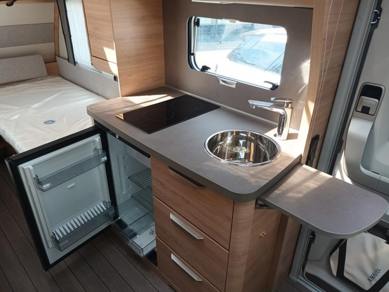 Knaus Sudwind Black Selection 460 EU  foto: 5