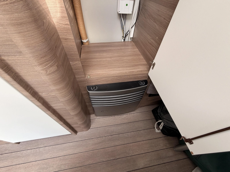 Knaus Sport Silver Selection 400 LK Voortent+Stapelbed+1300KG  foto: 11