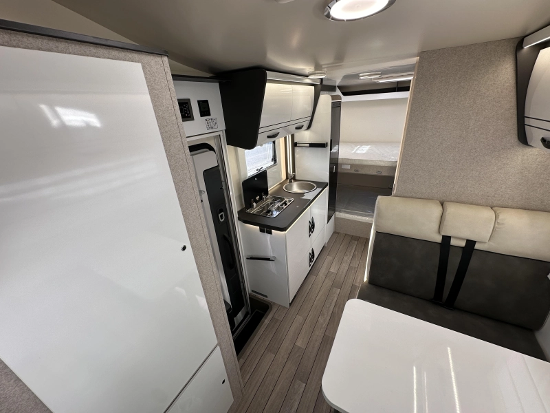 McLouis Glamys 320 8-Person Alcove 140HP photo: 5