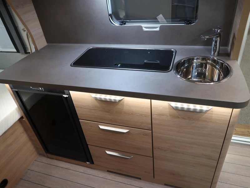 Knaus Sudwind Black Selection 420 QD COMPACT EN GROTE KEUKEN !  foto: 10