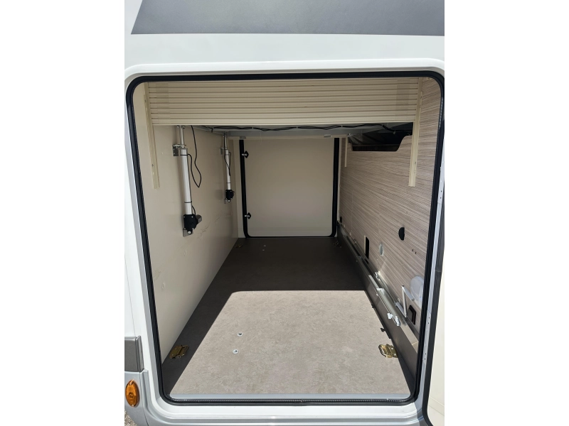 Elnagh Magnum 582 140PK Queensbed Dakairco  foto: 18