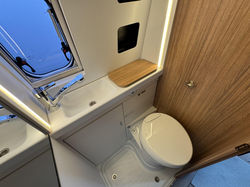 Weinsberg Edition Fire 600 ME Lengte bedden  foto: 15