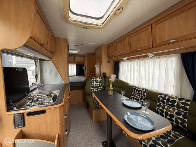 Hymer B 654 Fransbed + Hefbed / Airco op motor! foto: 4