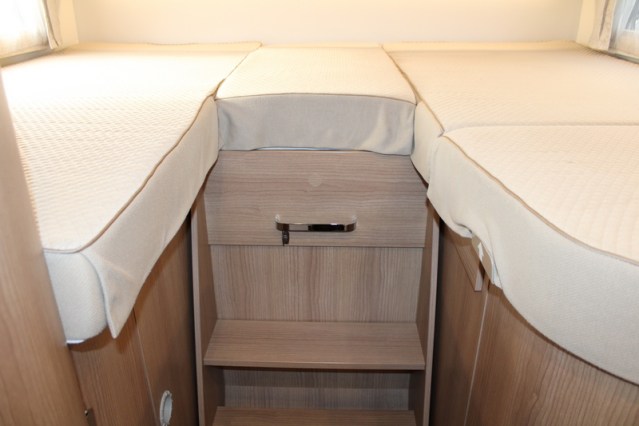 Robusto Carthago Integral Malibu I 460 LE Fiat AUTOM&Aacute;TICO 180 CV camas individuales y cama abatible (118 foto: 57