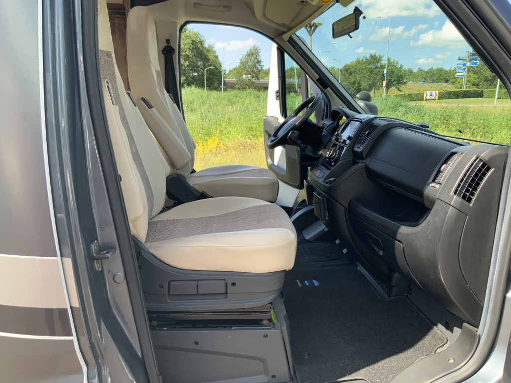 Knaus Van Ti 600 2.3 130 PK Half-integraal, Dwars-bed, Halve- treinzit, Draaistoelen, etc. Bj 2013 Camper centrum on the road Marum foto: 16