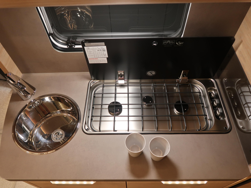 Knaus Sudwind Black Selection 500 FU RUNDSITZGRUPPE FRANZ&Ouml;SISCHES BETT Foto: 13