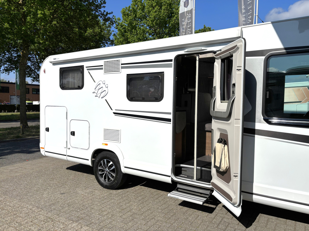 Knaus Live I 650 MEG 9TR AUTOMAAT ENKELE BEDDEN HEFBED 160PK foto: 6