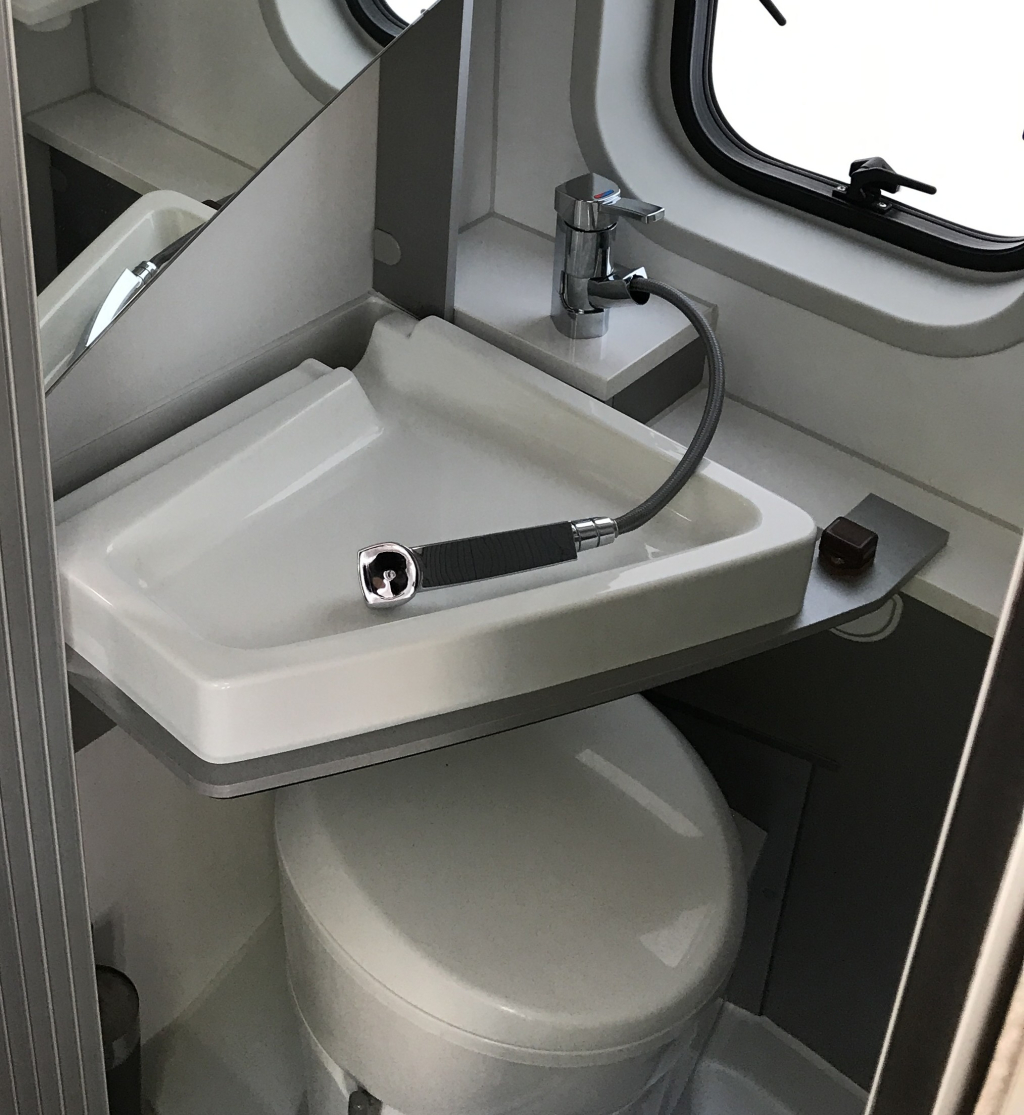Adria 640 SLX # AUTOM&Aacute;TICO # CAMAS INDIVIDUALES# foto: 17