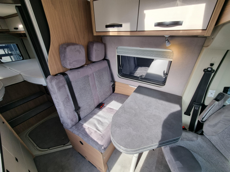 Pössl Roadcruiser 640 Automaat Lengtebed  foto: 16