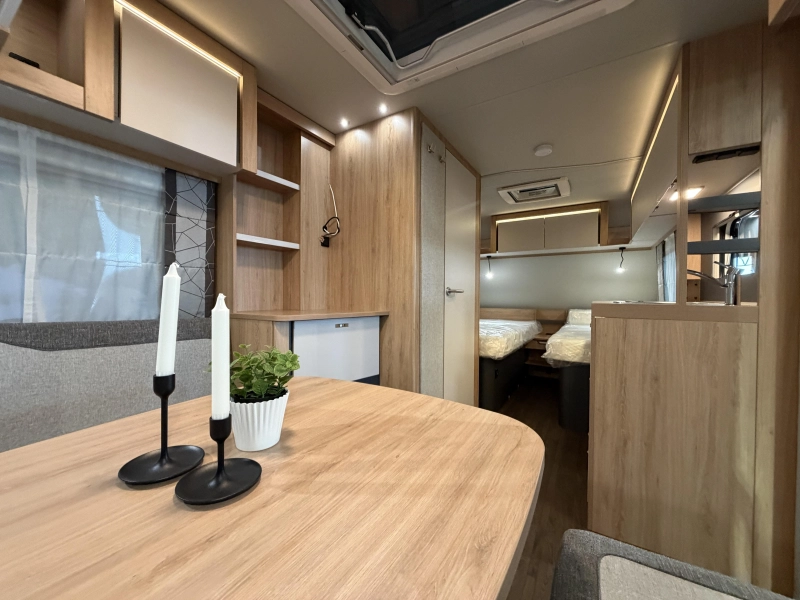 Knaus Sport 460 EU enkele bedden / dinette  foto: 18