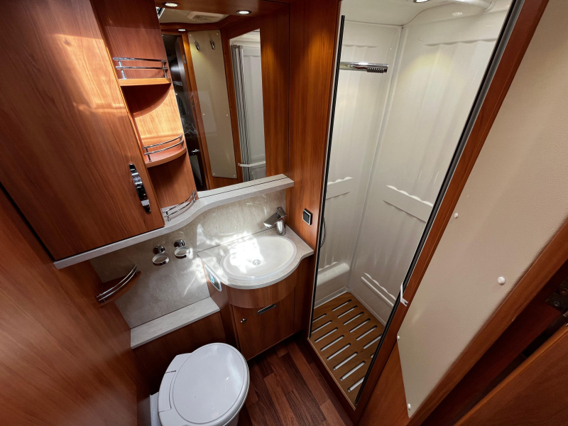 Hymer T 668 CL 3.0L, Lage Lengtebedden  foto: 8