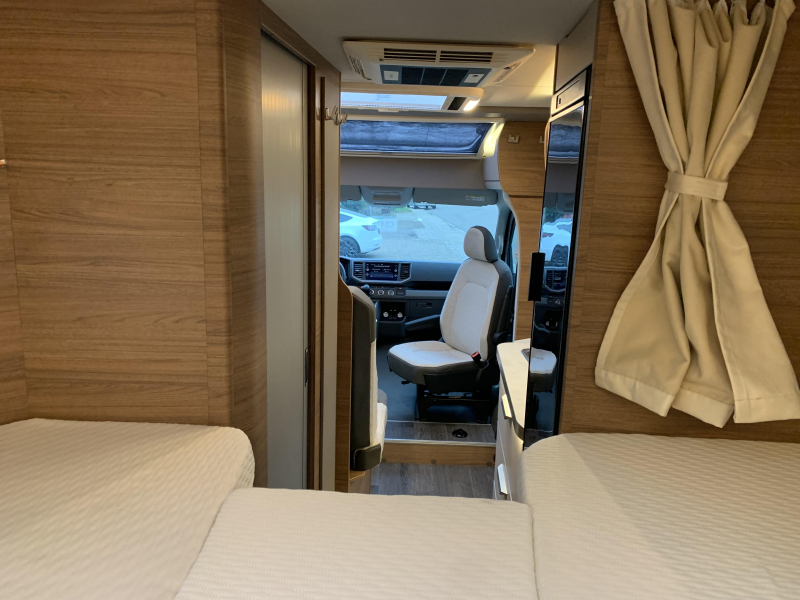 Knaus Van TI 640 MEG 2x airco zon sat V16 CE41  foto: 15