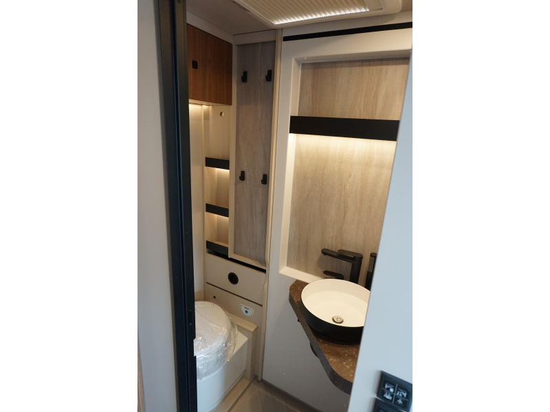 Bürstner Signature SFT 7.0 180 PK - 4500 kg Automaat  foto: 18