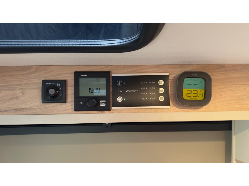Dethleffs Globetrail Advantage 600 DR dwarsbed hefdak bovenbed  foto: 21