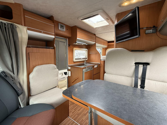 Maesss Sunline T665 nieuwstaat lengtebedden foto: 9
