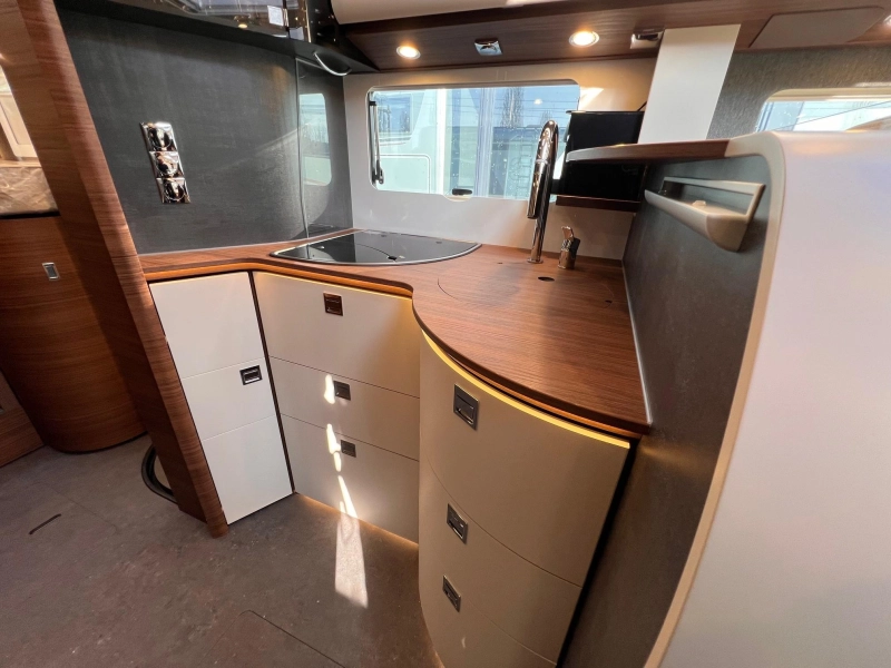 Carthago Chic C-Line I 4.9 LE MERCEDES/BOVENKASTJES foto: 5