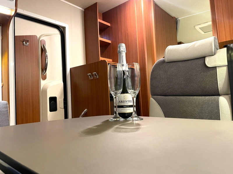 Etrusco T 6900 QB Lichtgewicht top camper  foto: 18