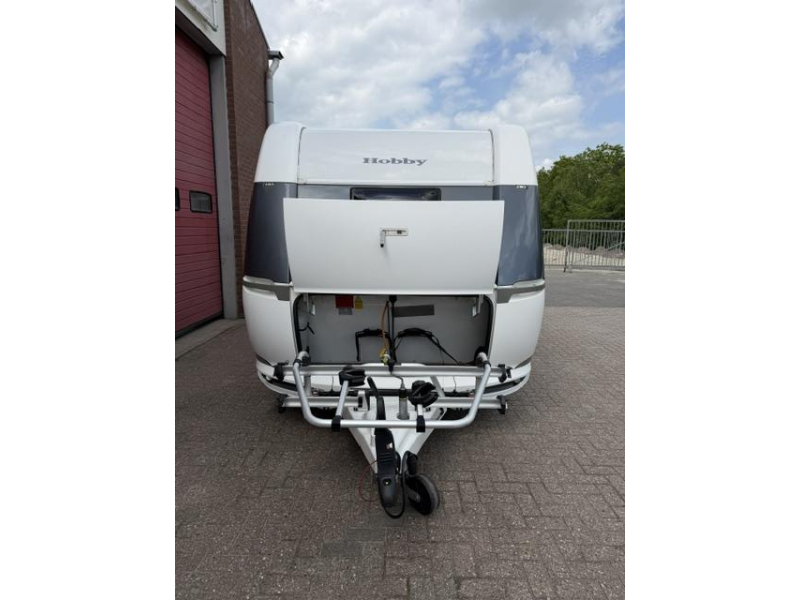 Hobby De Luxe 400 SFE Incl. Mover and Awning photo: 8