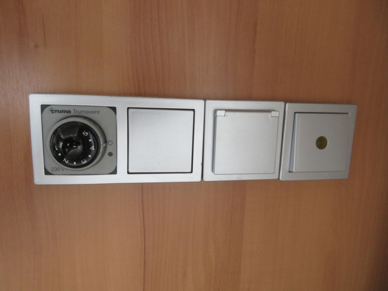 Eriba Feeling 470 CAMAS INDIVIDUALES Y MOVER foto: 21