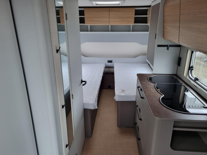 Bürstner B66 490 TL - Enkele bedden -  foto: 3
